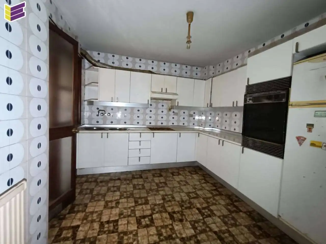 Cuina de Pis en venda en Vigo  amb Calefacció, Terrassa i Traster