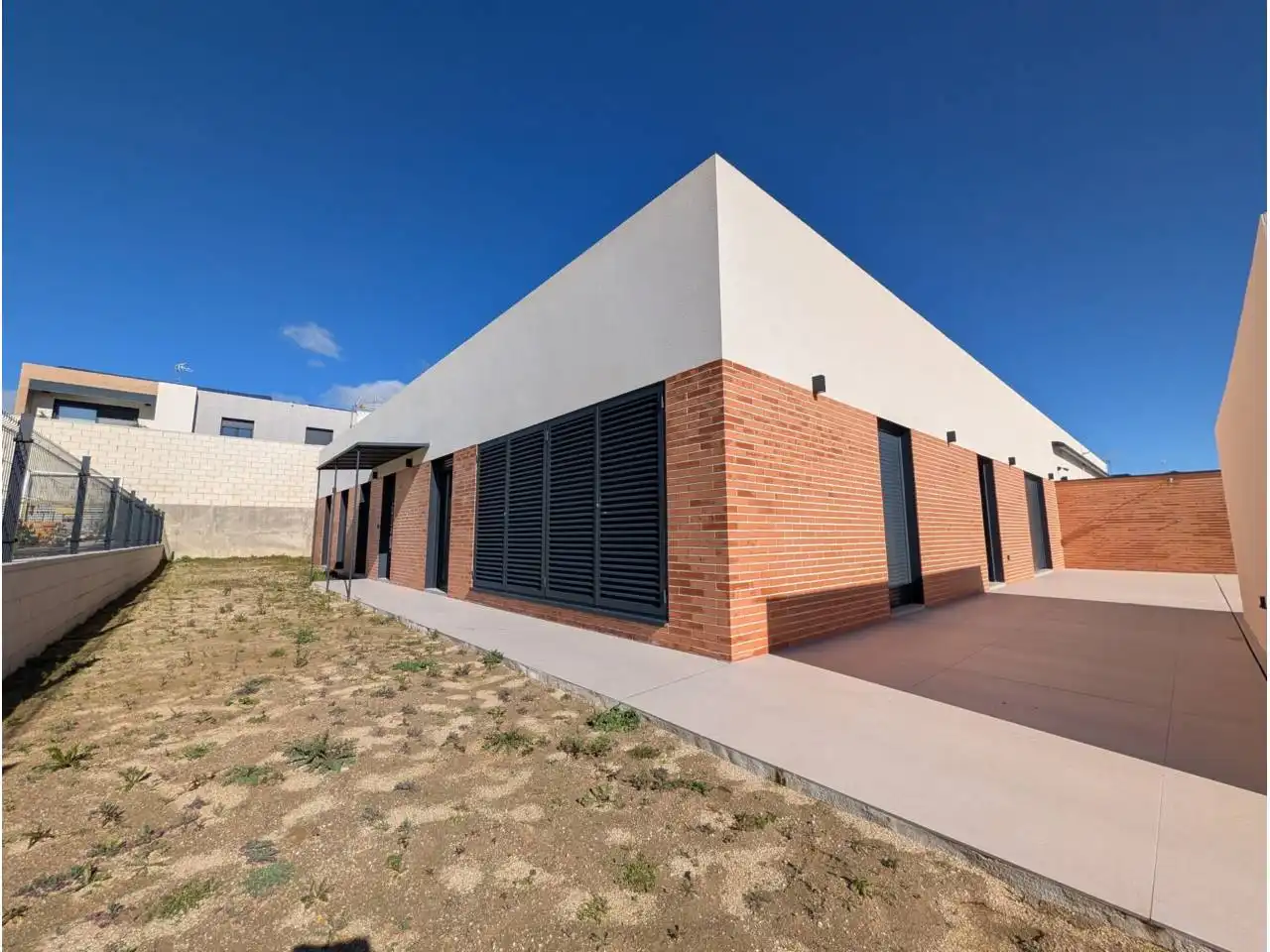 Vista exterior de Casa adosada en venda en Griñón amb Aire condicionat, Calefacció i Jardí privat