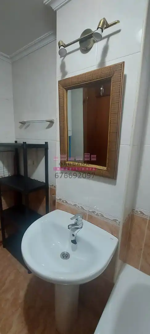 Study for rent in Rúa do Areal, 88, Centro - Areal