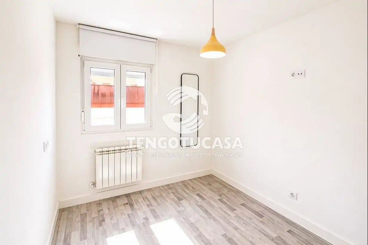 Bedroom of Flat for rent in Madrid  with Air Conditioner, Heating and Furnished