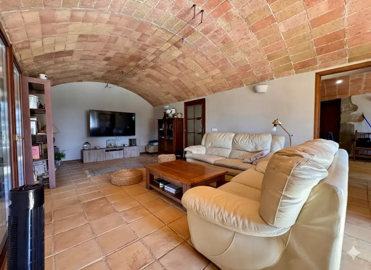 Sala d'estar de Finca rústica en venda en Cruïlles, Monells I Sant Sadurní de L'Heura amb Aire condicionat, Calefacció i Jardí privat