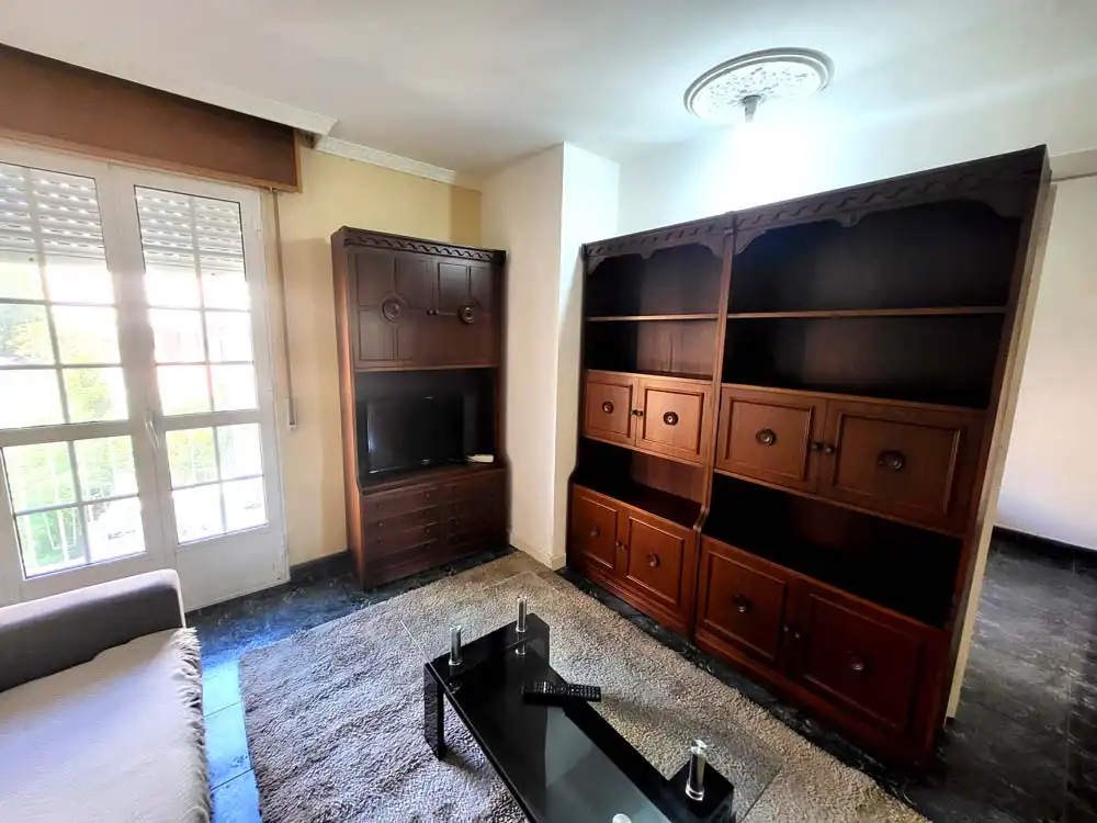 Sala d'estar de Pis de lloguer en Vigo  amb Calefacció, Moblat i Forn