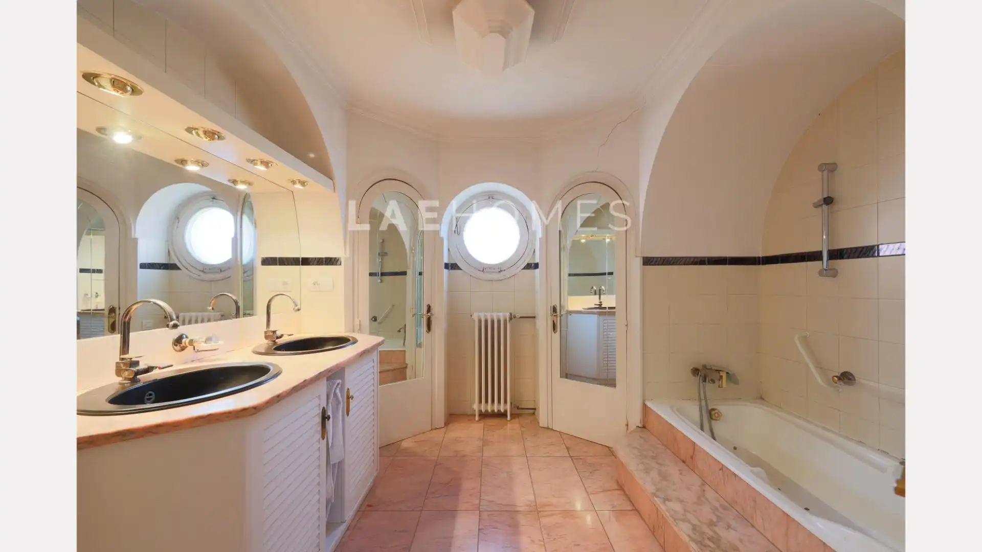 Badezimmer von Gebäude zur Miete in Sant Cugat del Vallès