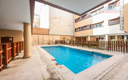 Swimming pool of Flat to rent in  Madrid Capital  with Air Conditioner, Heating and Parquet flooring