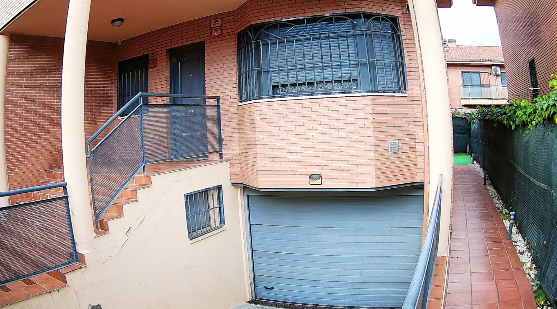 Vista exterior de Casa adosada en venda en Seseña amb Aire condicionat, Calefacció i Jardí privat