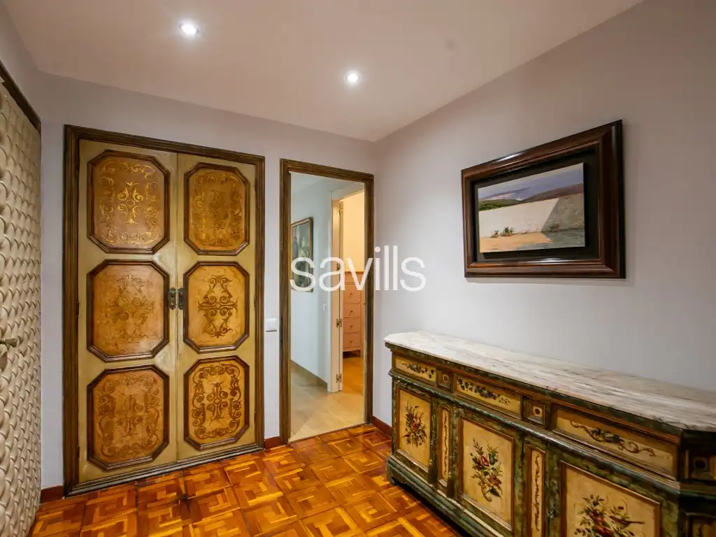 Bedroom of Apartments for sale in Barcelona