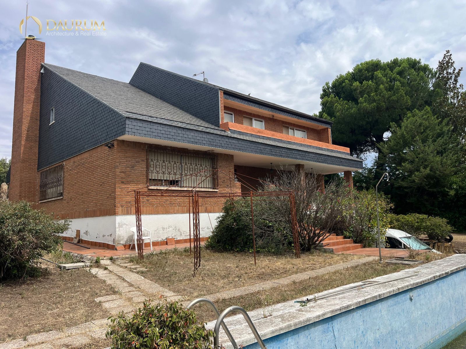 Vista exterior de Casa o xalet en venda en Pozuelo de Alarcón amb Calefacció, Jardí privat i Terrassa