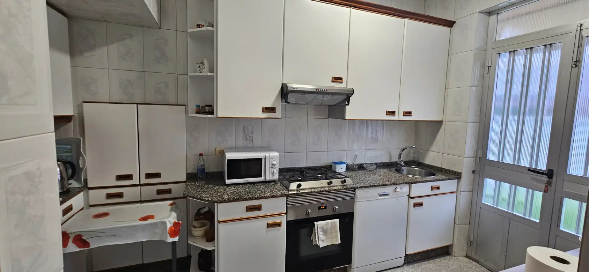 Cuina de Casa adosada en venda en Narón amb Moblat