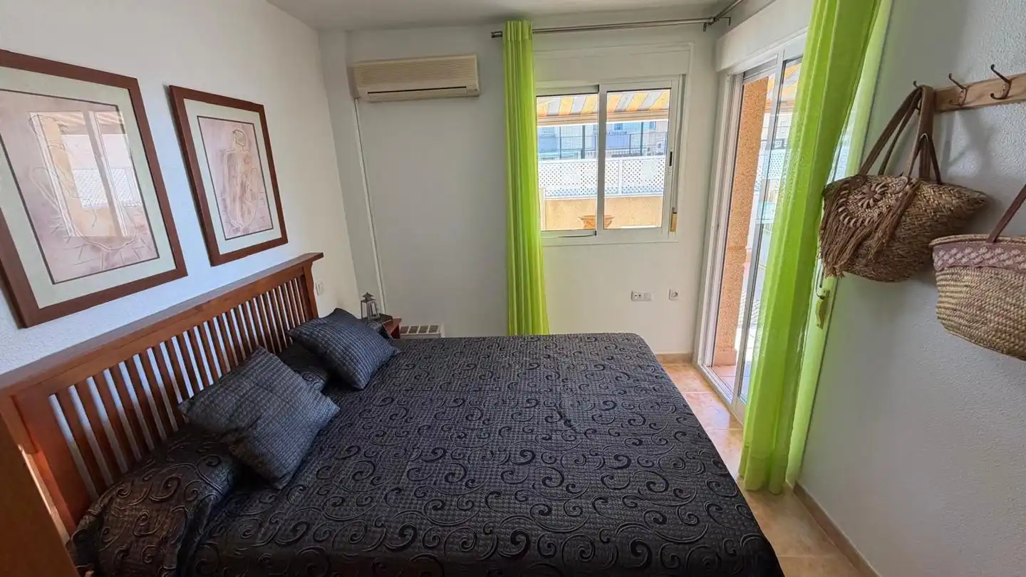 Habitación de Apartamento en venta en La Manga del Mar Menor con Aire acondicionado, Terraza y Trastero