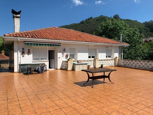 Casa-chalet en Venta en Limpias