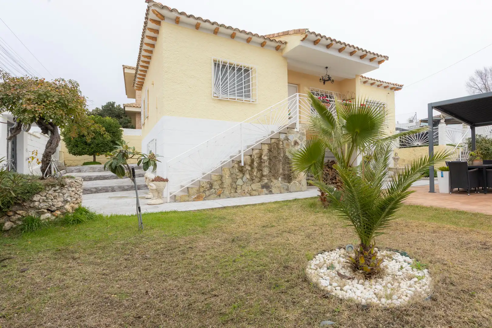 Vista exterior de Casa o chalet en venta en Casarrubios del Monte con Aire acondicionado, Calefacción y Jardín privado