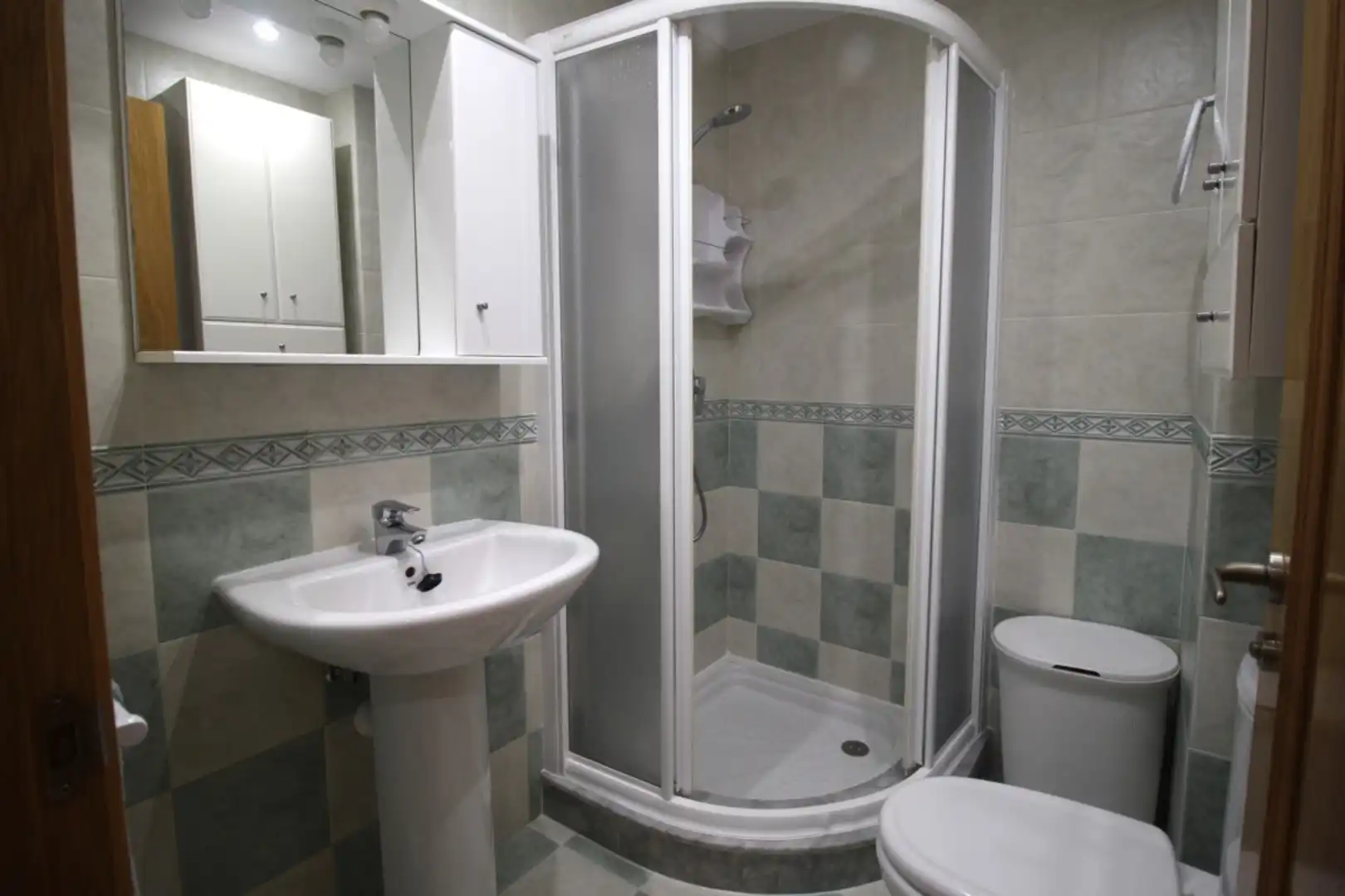 Badezimmer von Wohnung zur Miete in Sada (A Coruña) mit Heizung, Parkett und Abstellraum