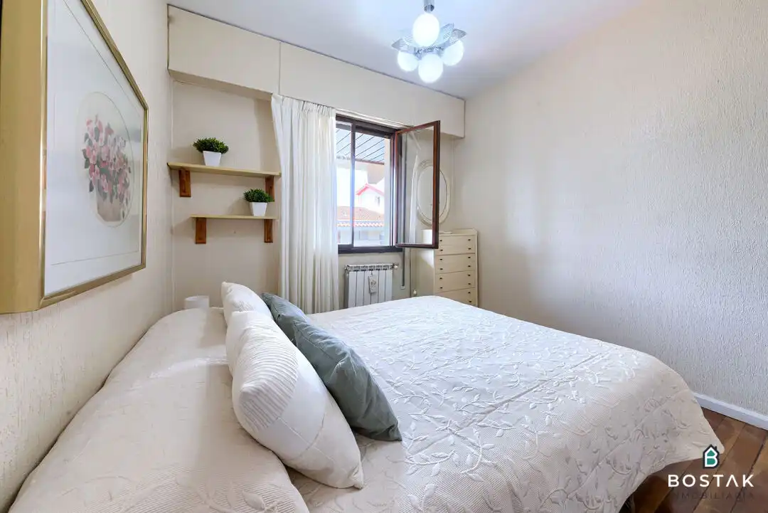 Schlafzimmer von Wohnung zum Verkauf in Bilbao  mit Heizung und Balkon