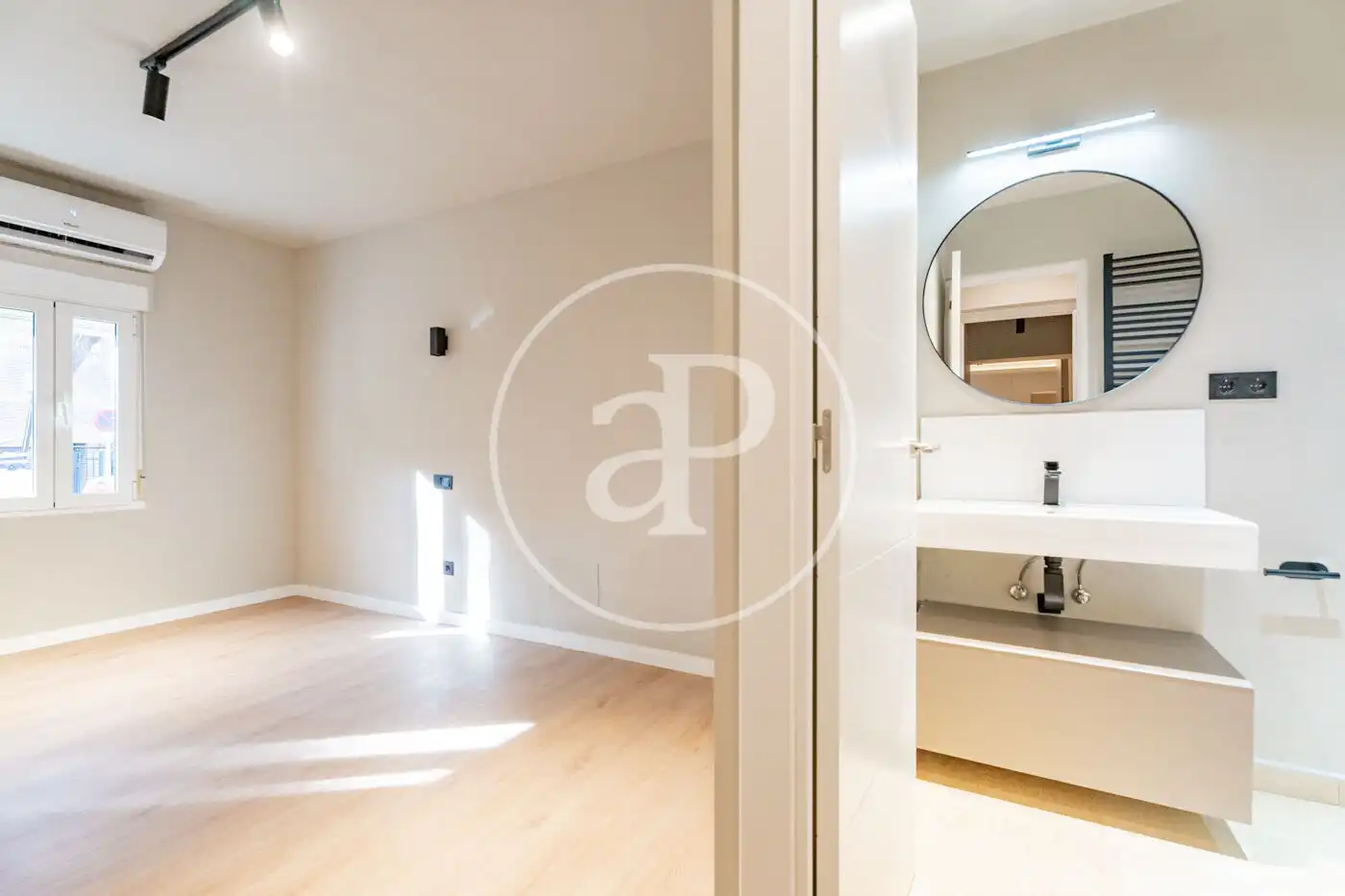 Flat for sale in Madrid  with Air Conditioner, Heating and Storage room