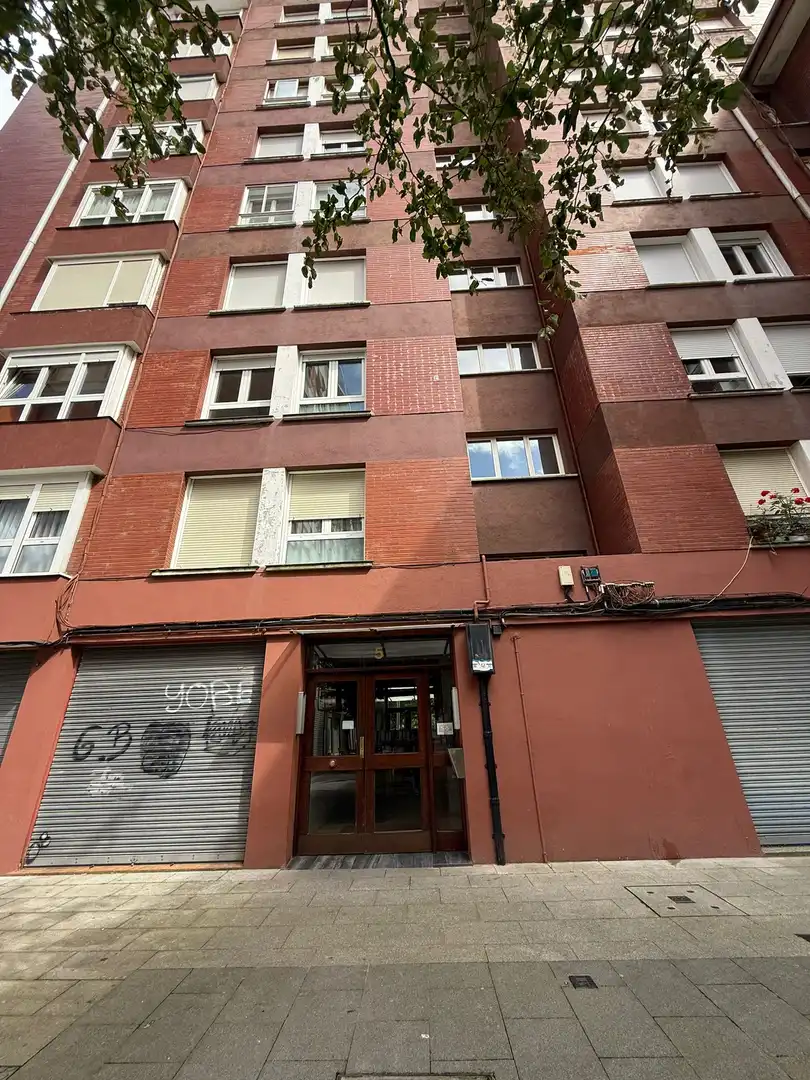 Vista exterior de Piso en venta en Erandio con Calefacción y Terraza