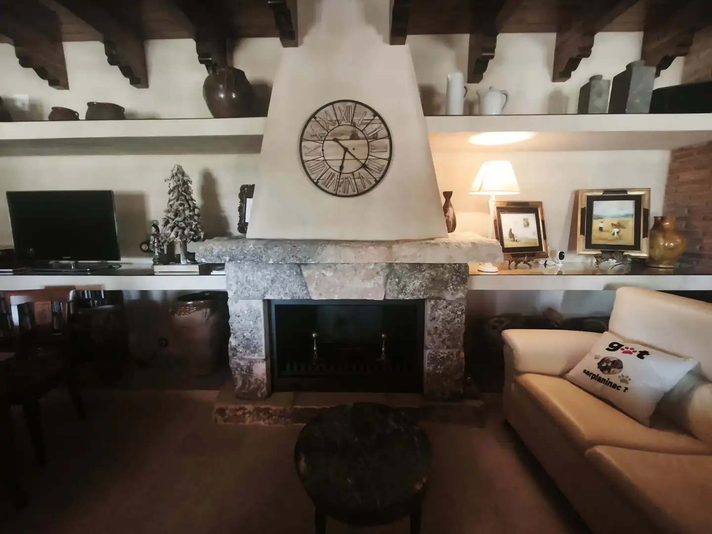 Sala de estar de Casa o chalet en venta en Vara de Rey con Calefacción, Terraza y Piscina