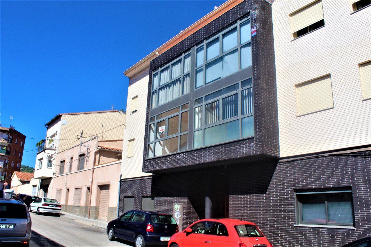 Exterior view of Flat for sale in Castellar del Vallès  with Swimming Pool