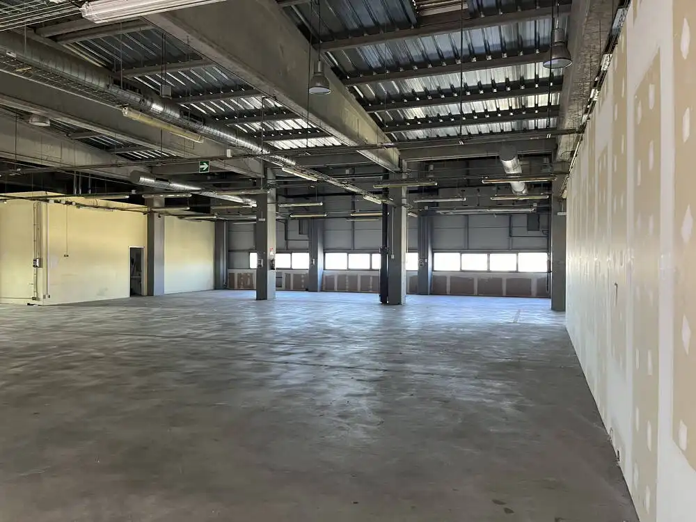 Industrial buildings for rent in Granvia LH