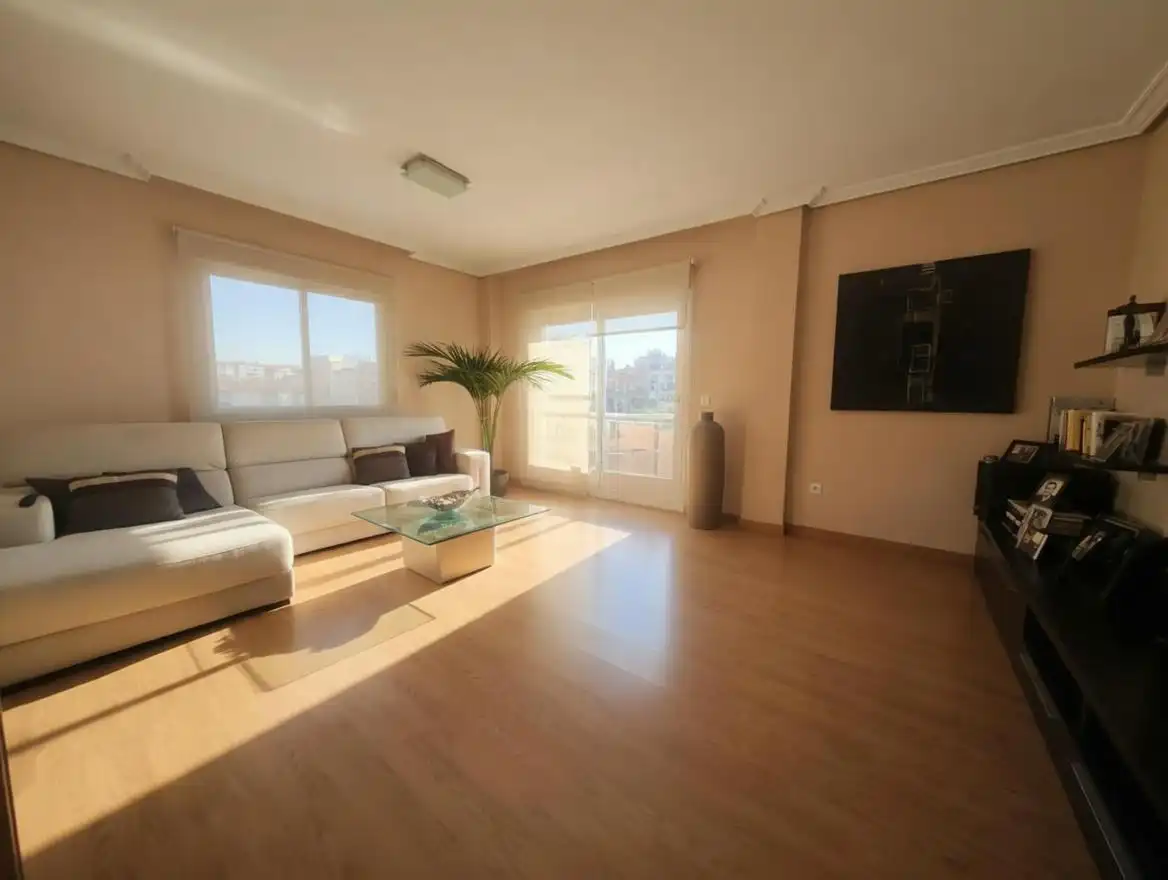 Sala de estar de Piso en venta en Plasencia con Aire acondicionado, Terraza y Amueblado