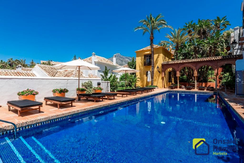 Exterior view of Single-family semi-detached to rent in Marbella  with Terrace, Furnished and Community pool