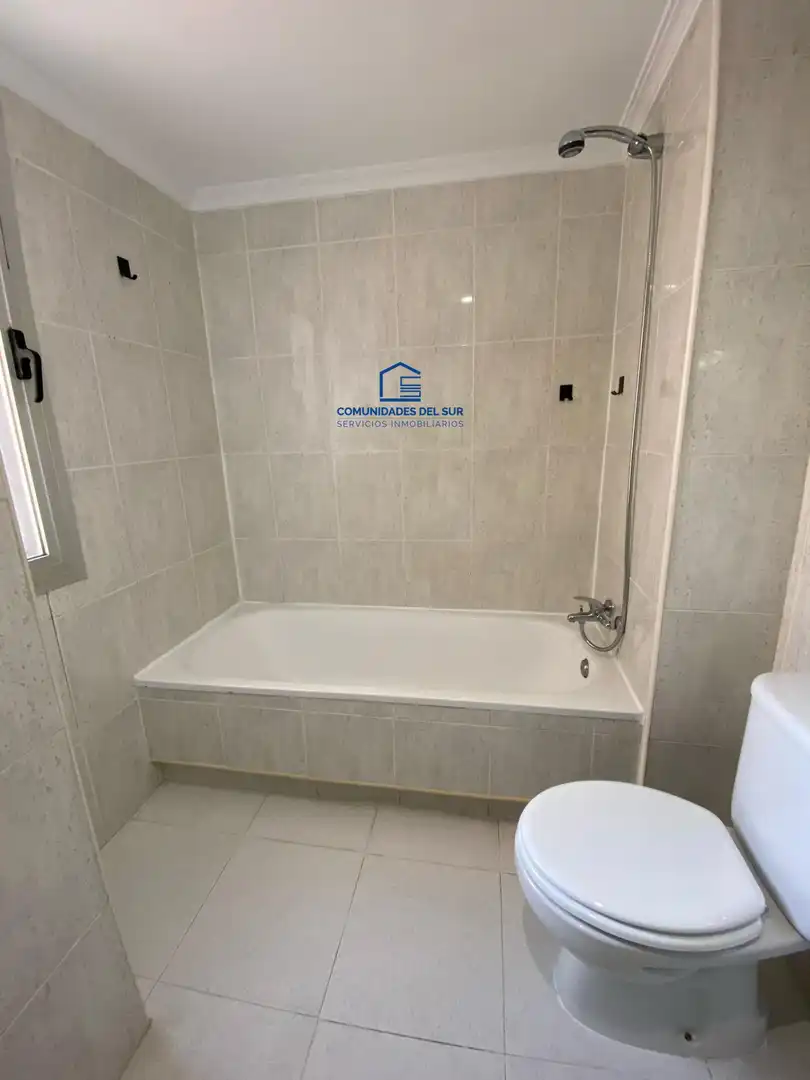 Baño de Piso de alquiler en Cádiz con Terraza