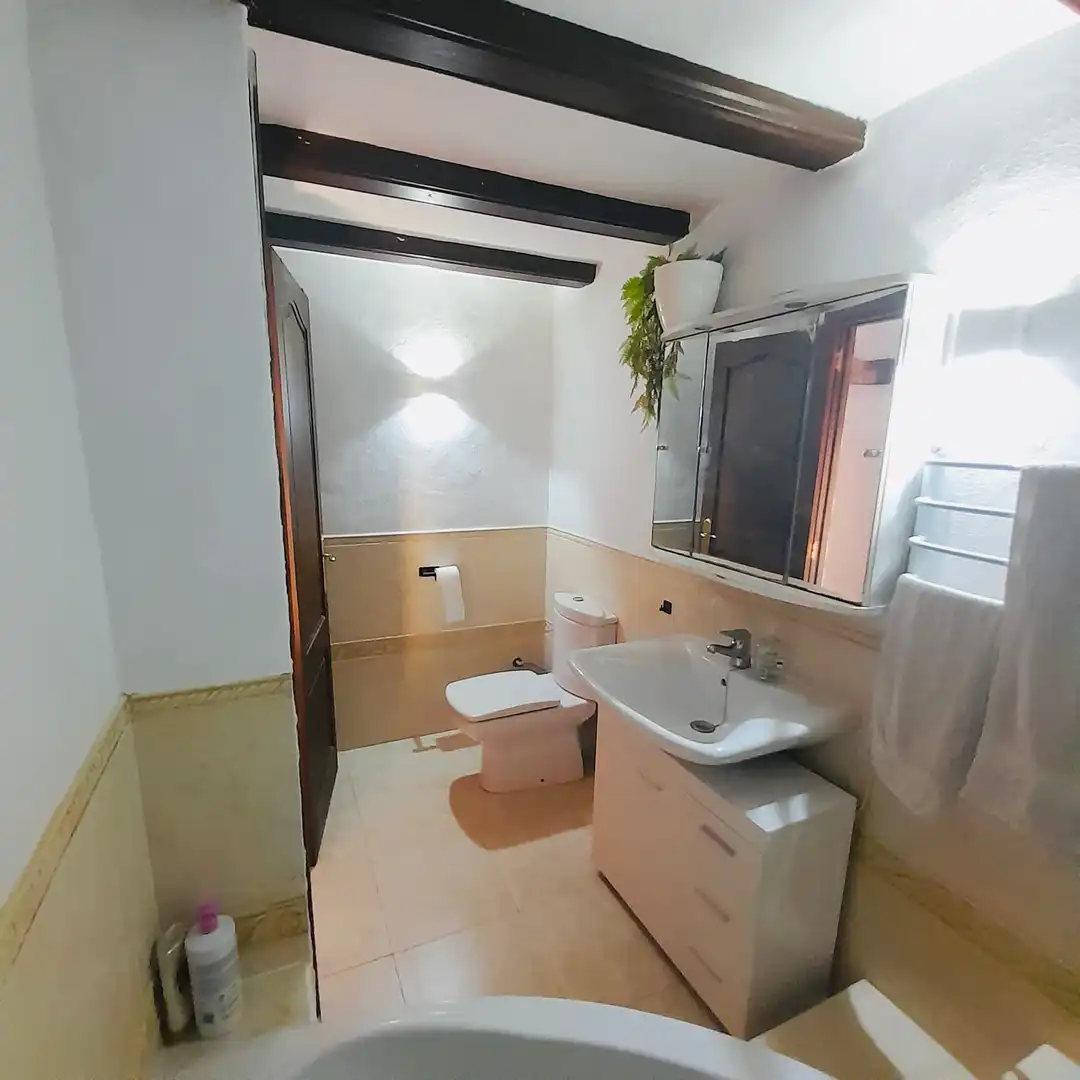 Badezimmer von Einfamilien-Reihenhaus zum Verkauf in Xaló mit Heizung, Terrasse und Abstellraum