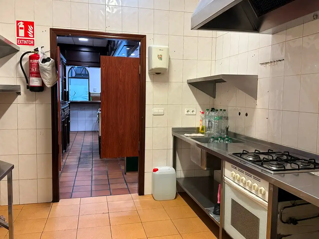 Cocina de Local de alquiler en Gijón  con Amueblado