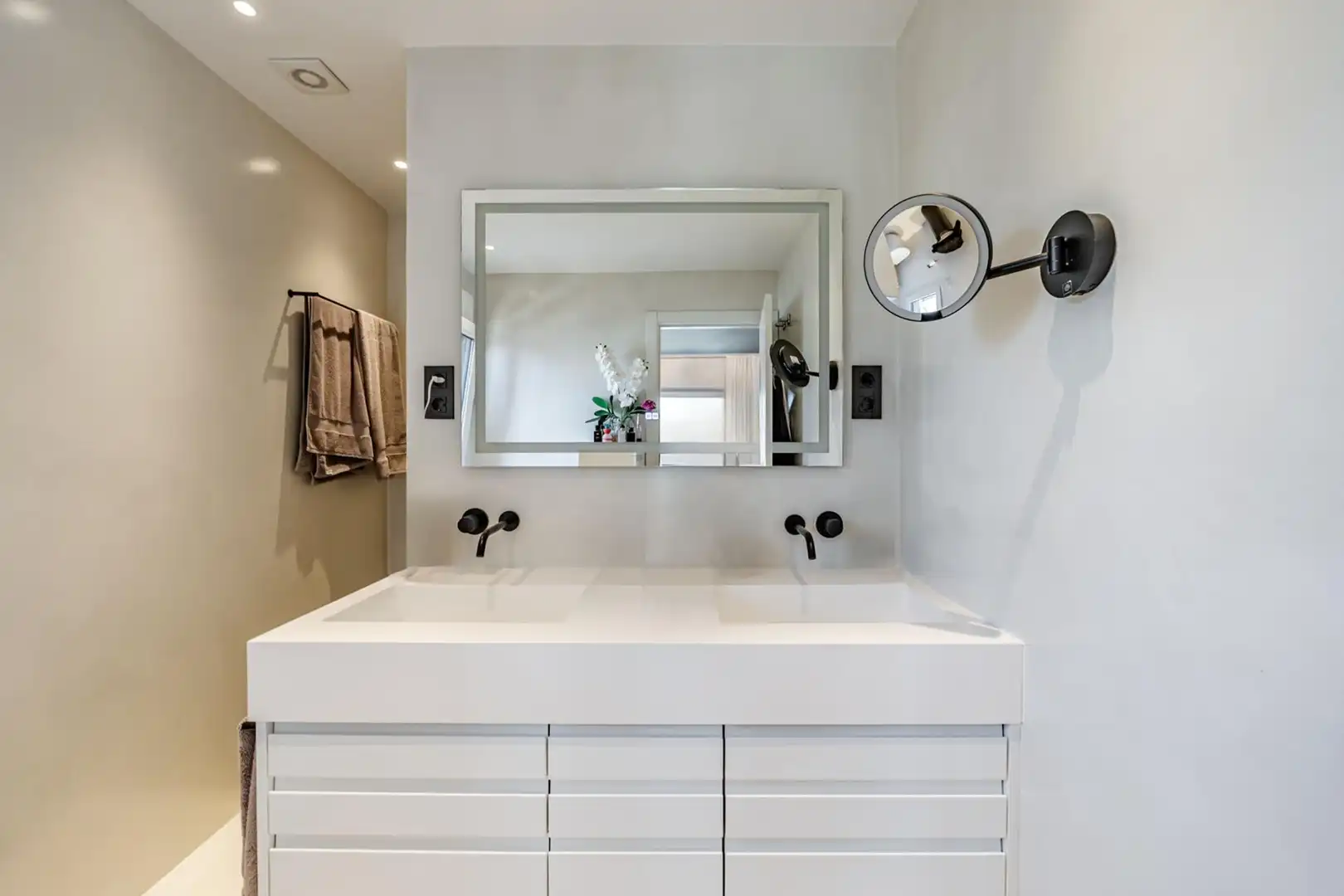 Baño de Casa adosada en venta en Pozuelo de Alarcón con Aire acondicionado, Calefacción y Piscina
