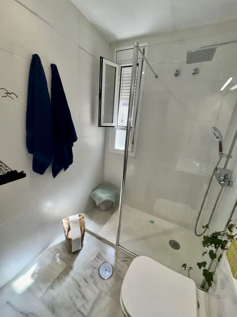 Baño de Piso en venta en Tomares con Aire acondicionado, Calefacción y Terraza