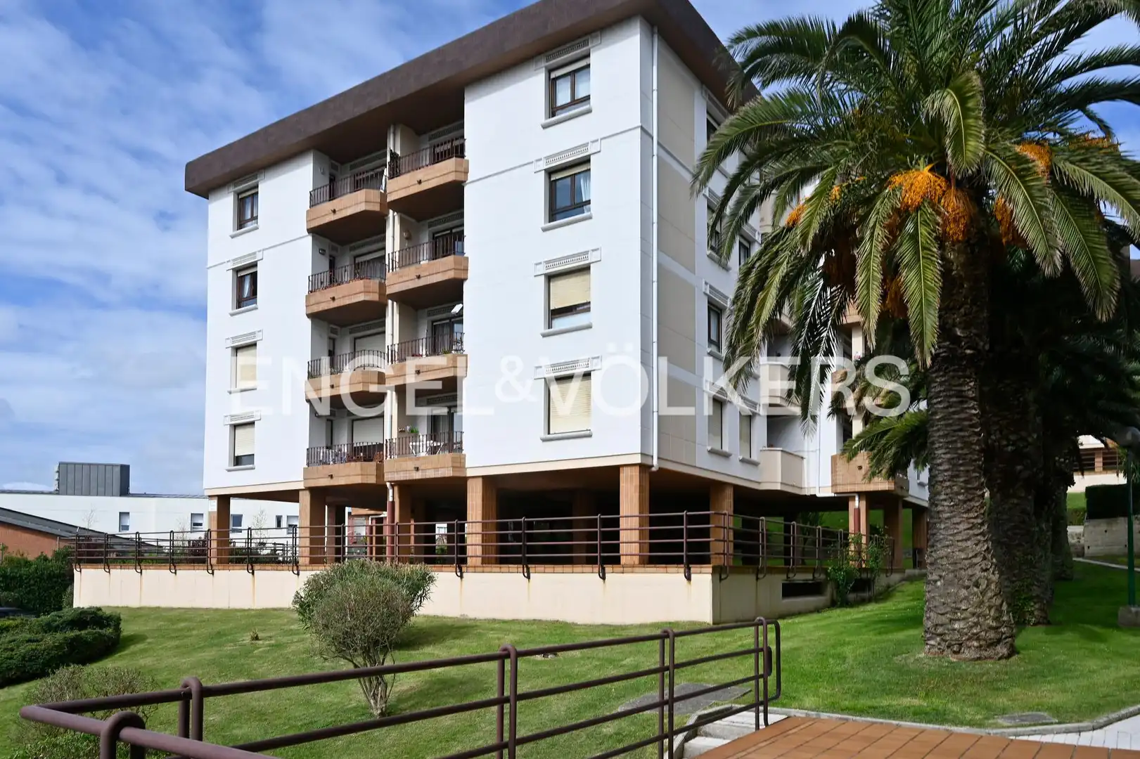 Vista exterior de Pis en venda en Santander amb Calefacció, Jardí privat i Traster