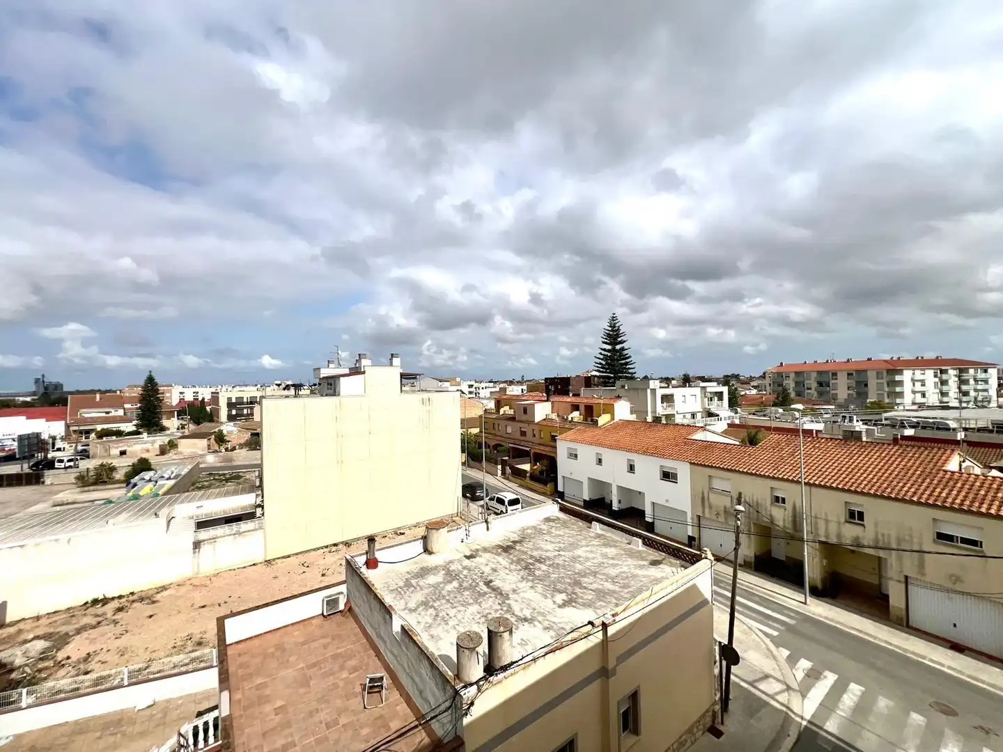 Vista exterior de Piso en venta en Deltebre con Alarma