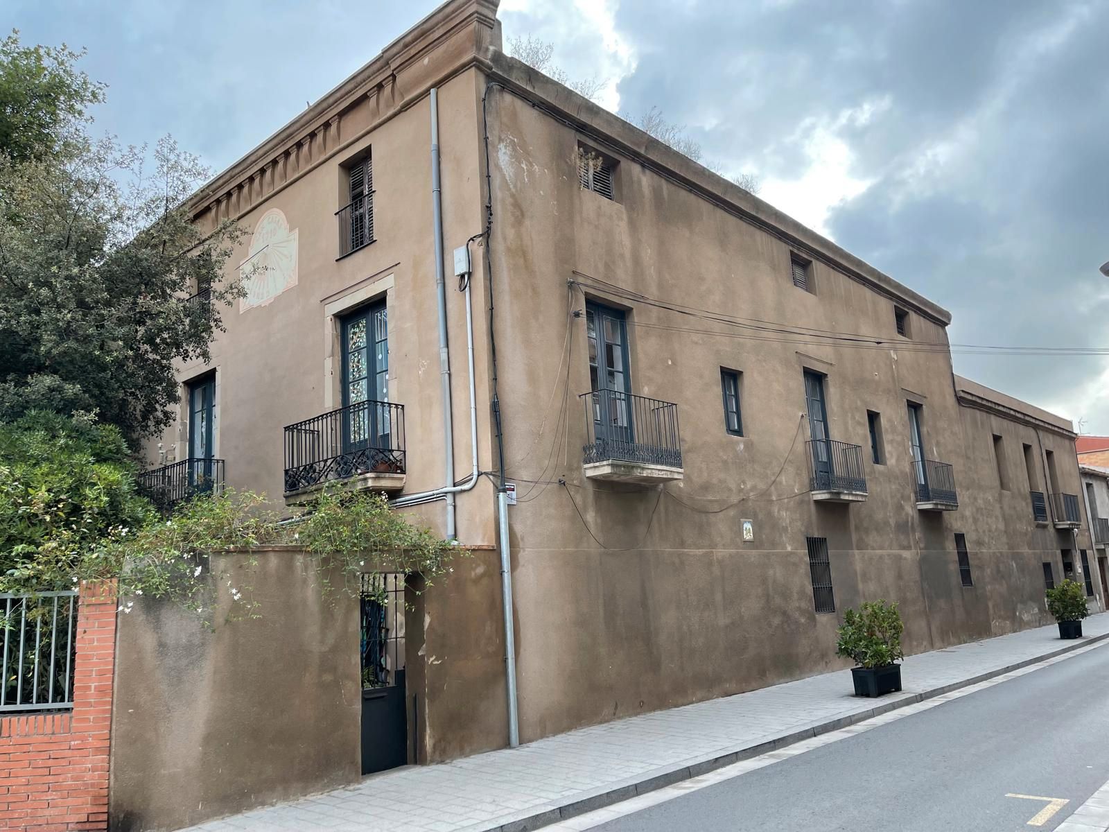 Vista exterior de Casa o xalet en venda en Sant Joan Despí amb Aire condicionat, Terrassa i Alarma
