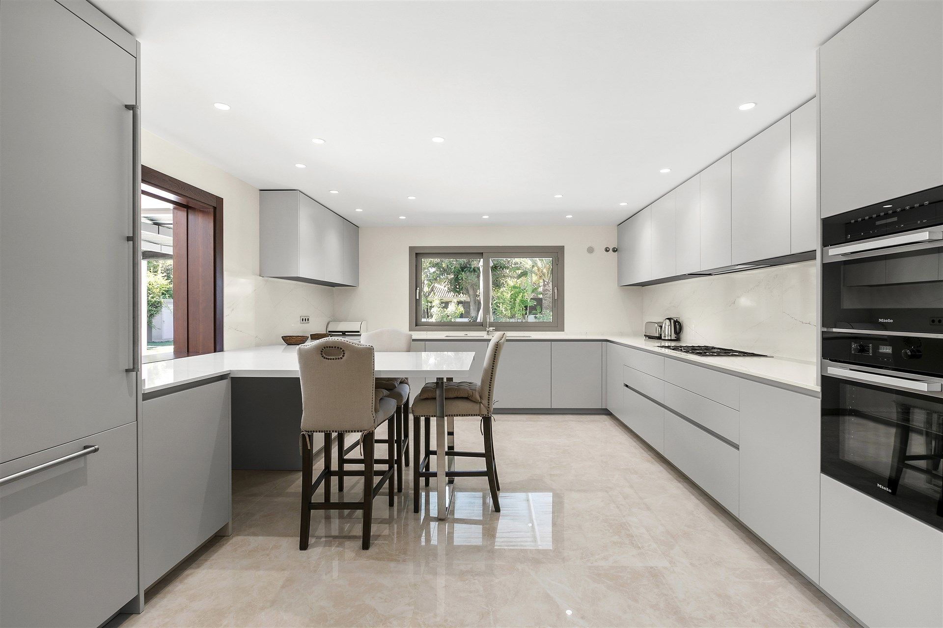 Cuina de Casa o xalet en venda en Marbella amb Terrassa i Piscina