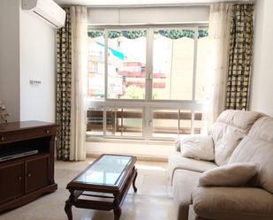 Living room of Flat to rent in  Granada Capital  with Air Conditioner, Terrace and Balcony