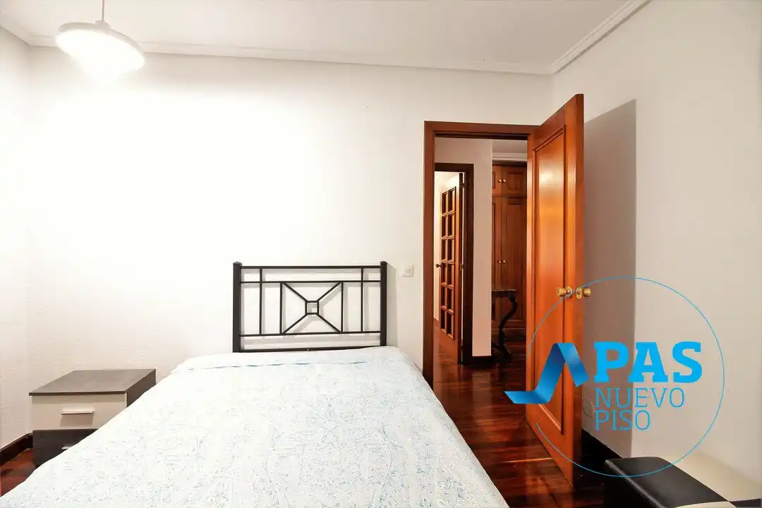 Schlafzimmer von Wohnung zum Verkauf in Santander mit Heizung