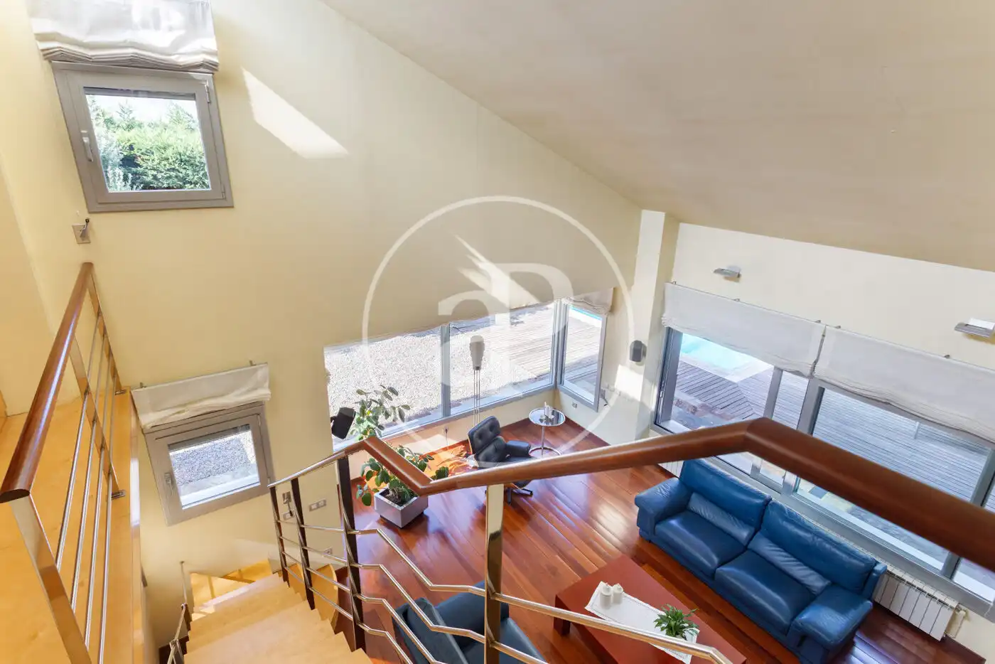 Sala d'estar de Casa o xalet en venda en Sant Cugat del Vallès amb Aire condicionat, Calefacció i Jardí privat