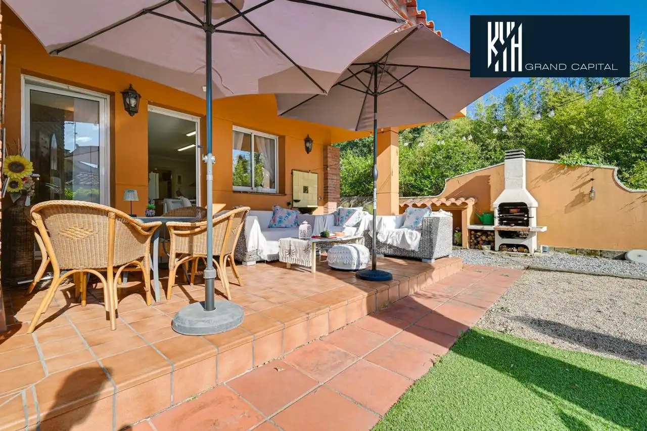 Casa con piscina in vendita a Carrer Carrer Montserrat, imagen 7