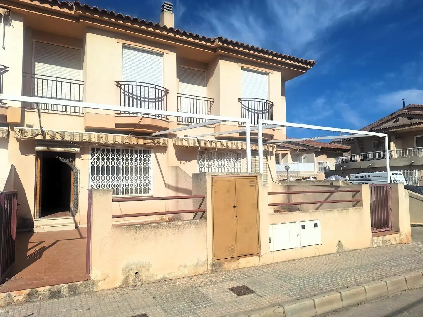 Vista exterior de Casa adosada en venda en Cartagena amb Terrassa i Traster