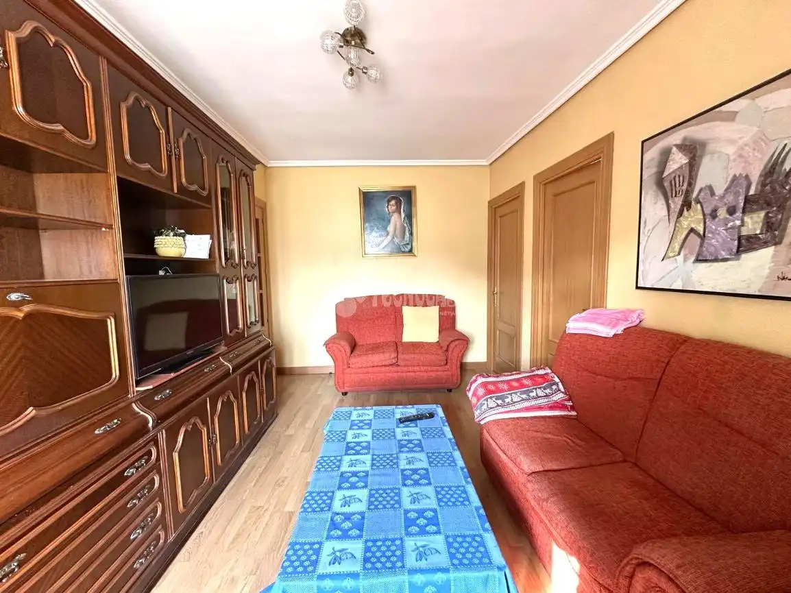 Sala d'estar de Pis en venda en Valladolid amb Calefacció i Moblat