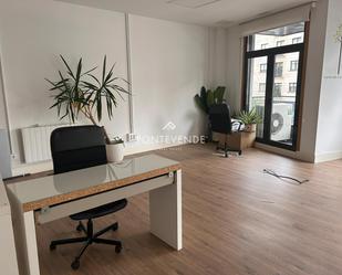 Büro miete in Pontevedra Capital  mit Terrasse, Möbliert und Internet