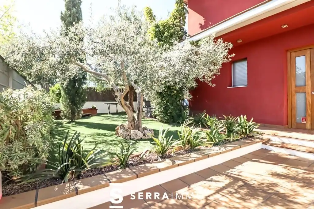 Terrassa de Casa o xalet en venda en Vilafranca del Penedès amb Aire condicionat, Calefacció i Jardí privat