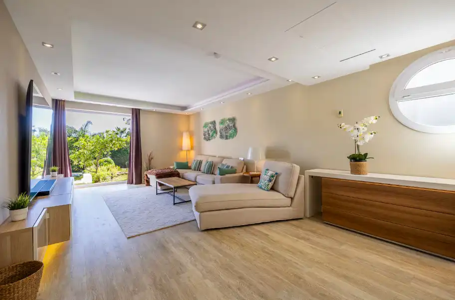 Sala d'estar de Casa o xalet de lloguer en Marbella amb Aire condicionat, Jardí privat i Terrassa