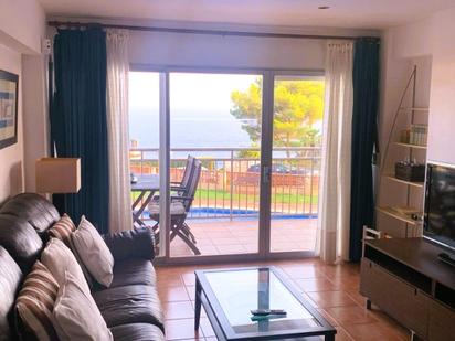 Sala d'estar de Apartament en venda en Sant Feliu de Guíxols amb Calefacció, Terrassa i Moblat