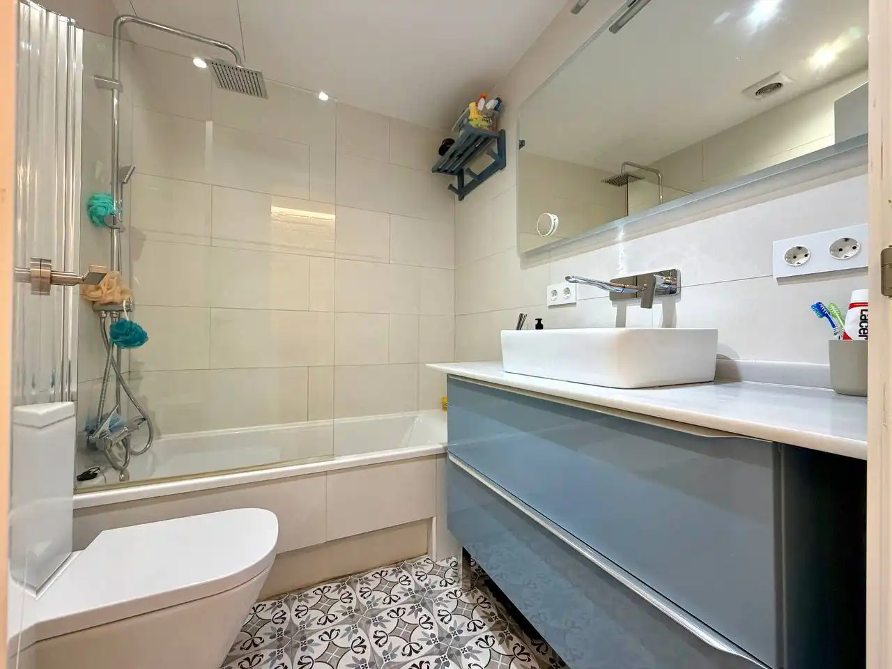 Baño de Piso en venta en Barcelona con Calefacción, Balcón y Domótica