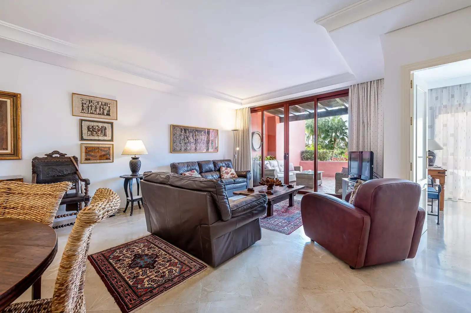 Wohnzimmer von Maisonette zum Verkauf in Estepona mit Klimaanlage, Terrasse und Möbliert