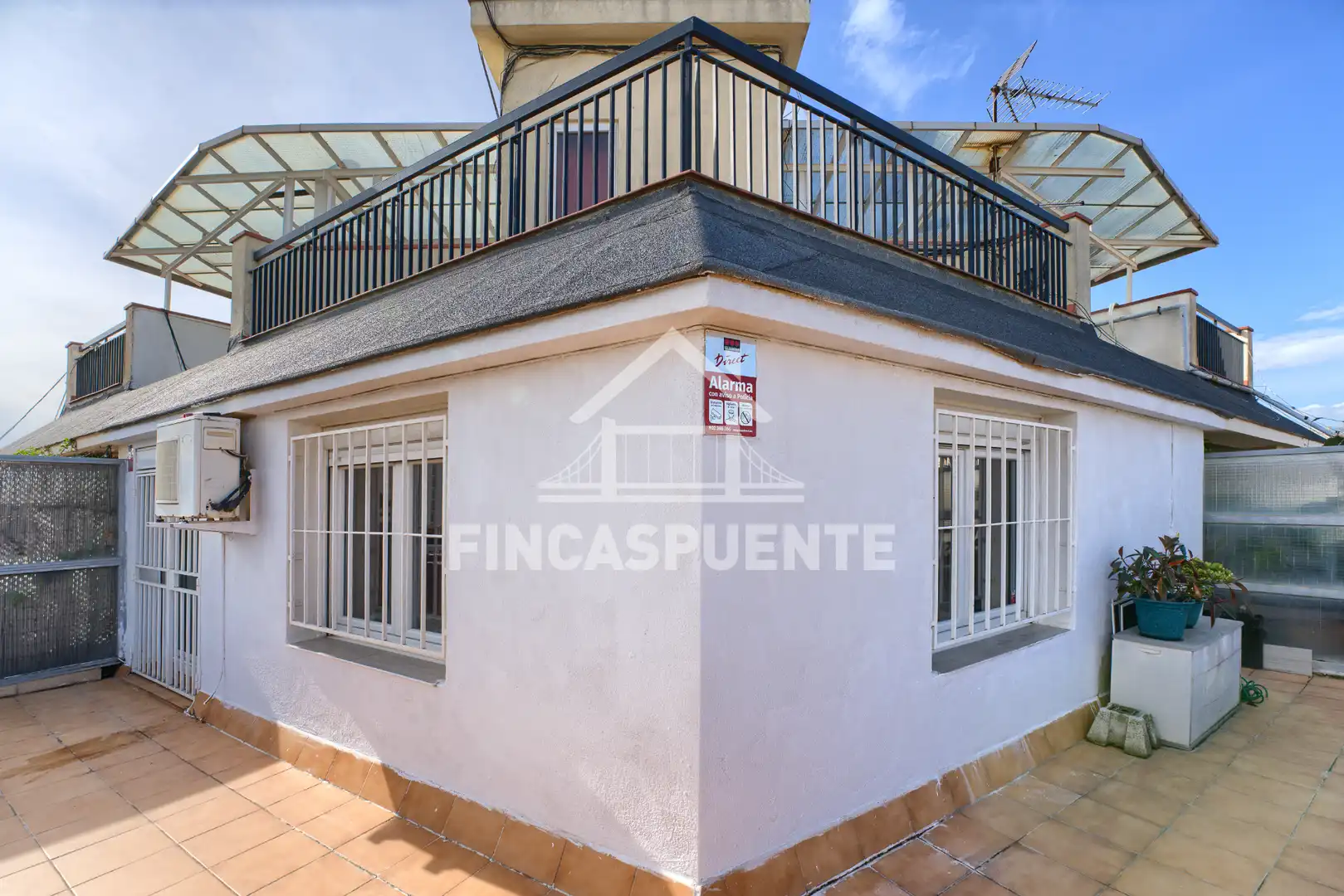 Vista exterior de Àtic en venda en Barcelona amb Terrassa