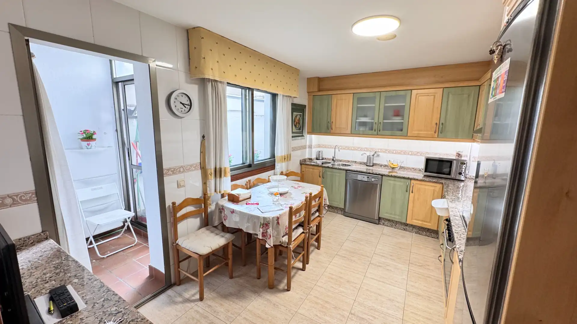 Küche von Wohnung zum Verkauf in Arteixo mit Heizung, Parkett und Terrasse