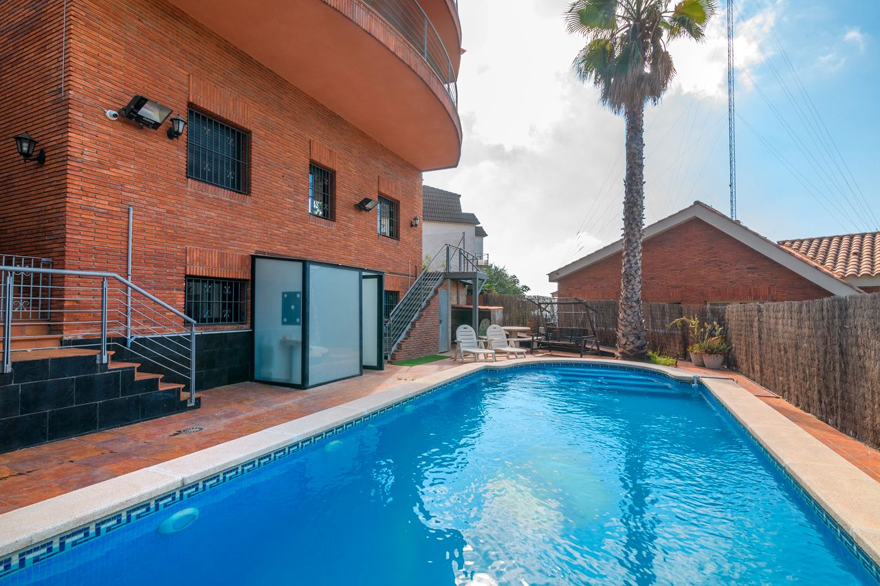 Piscina de Casa o chalet de alquiler en Viladecans con Aire acondicionado, Calefacción y Jardín privado