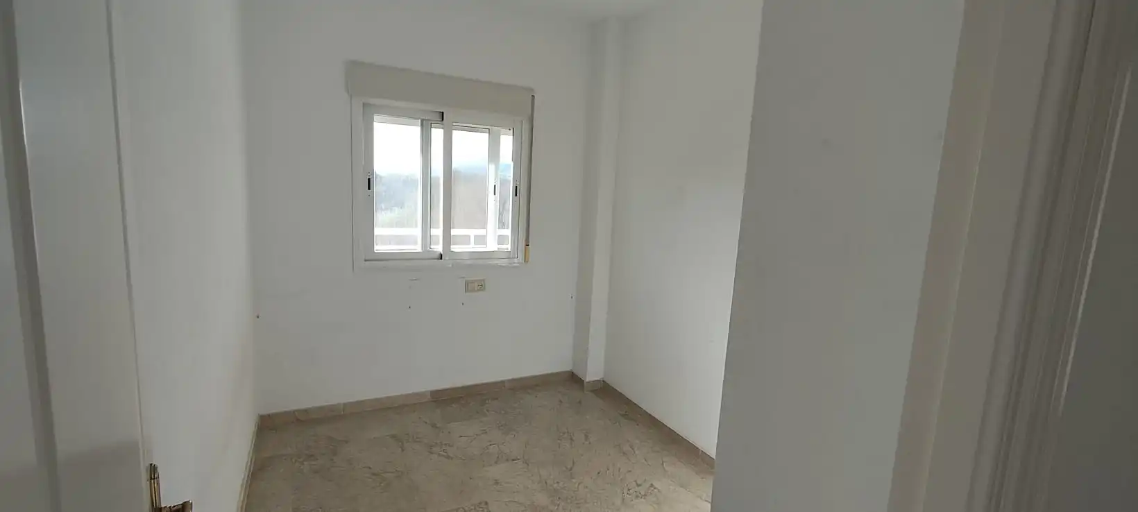 Dormitori de Pis en venda en Motril amb Aire condicionat, Terrassa i Piscina comunitària