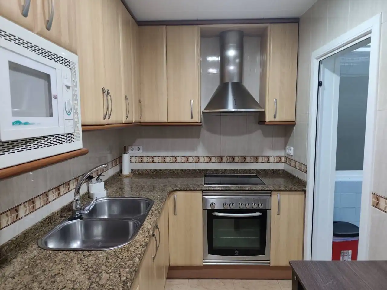 Cuina de Apartament en venda en Canovelles amb Calefacció i Balcó